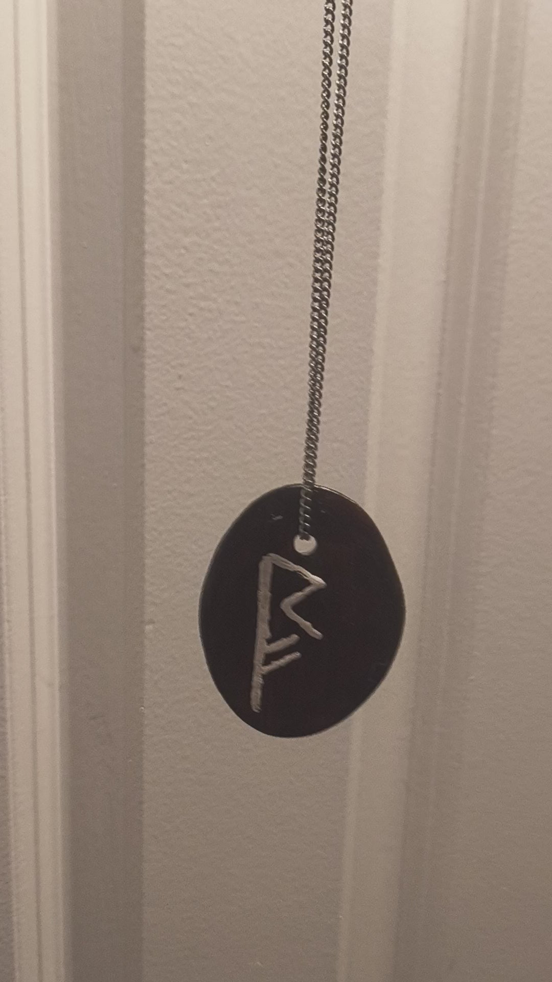 Pendentif Rune Liée Futhark Ancien : Voyage et Richesse